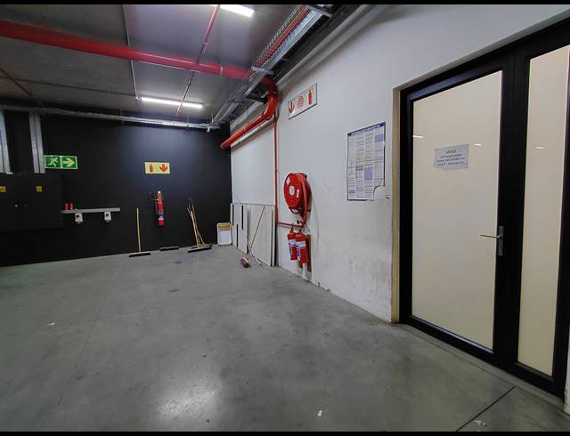 4,315M² WAREHOUSE TO LET IN POMONA